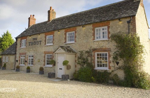 Faringdon Hotel | The Trout at Tadpole Bridge