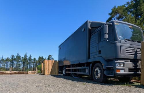 Coleraine Casa | The Truck With Private Hot Tub - Forest View