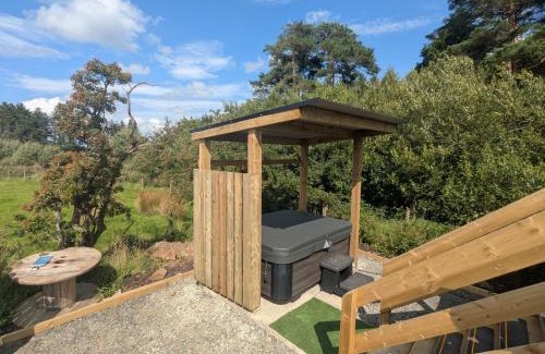Coleraine Casa | The Truck With Private Hot Tub - Forest View