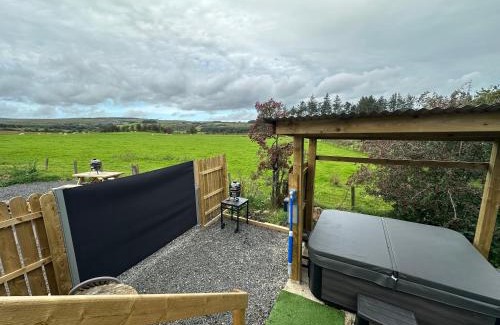 Coleraine Casa | The Truck With Private Hot Tub - Forest View