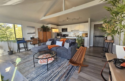 Adams Hill Casa | The Ultimate Pairing: Unmatched Comfort & Breathtaking City Views!