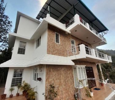 Lansdowne Casa | The Umri Lansdowne