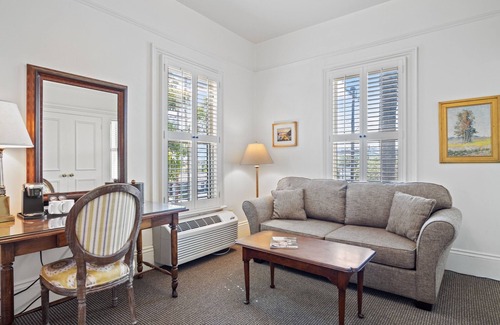 Oak Park Hotel | The Upham Hotel