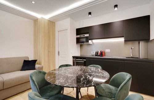 Strasbourg -Saint-Denis Apartamento | The Upper Marais Superb Apartment for 6 People