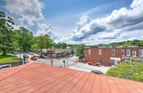 Siloam Springs Casa | The Uptown Suite at The Historic Connely Harrington
