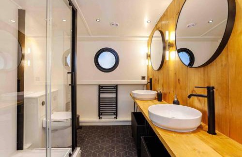 Castlefield Alquiler De Eote | The Vätten Hüs Luxury Boat