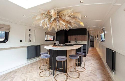 Castlefield Alquiler De Eote | The Vätten Hüs Luxury Boat