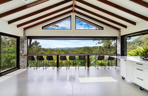 Gold Coast Casa | The Valley Hideaway Luxury Retreat