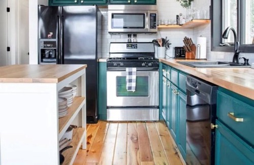 East Dorset Chalet De Esquí | The Vermont Hideaway. Cozy up in this newly remodeled chalet.