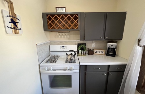 Hanover Cabaña | The (Veteran Owned) Hanover Hangout Guesthouse - cozy cottage w/ privacy + fun