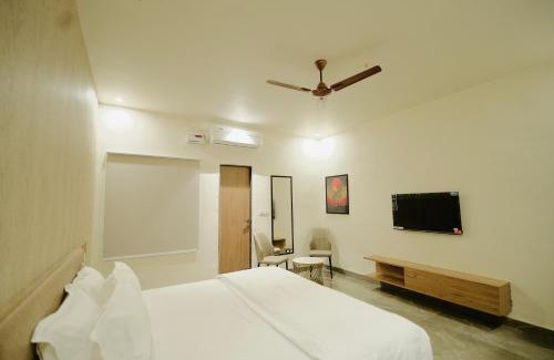 Jabalpur Hotel | the Vibez Inn Hotel