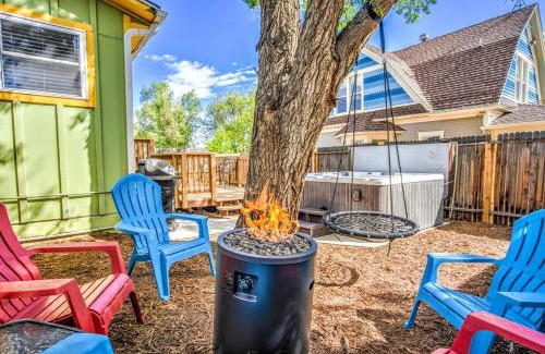 Colorado Springs Casa | The Vibrant Victorian Hot Tub & Fire Pit in OCC