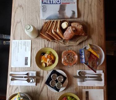 Mortlake Hotel | The Victoria