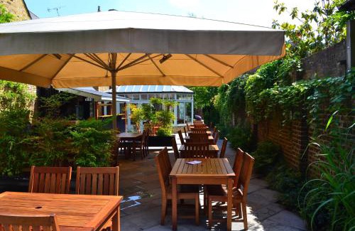 Mortlake Hotel | The Victoria