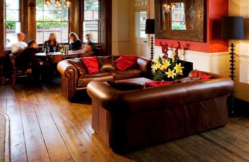 Mortlake Hotel | The Victoria