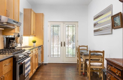 Church and Wellesley Hotel | The Victorian | 5BR |Private Yard | BBQ