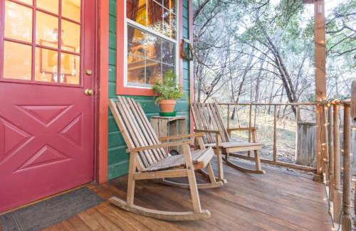 Marble Falls Casa | The Victorian Cottage at Creekside Camp & Cabins