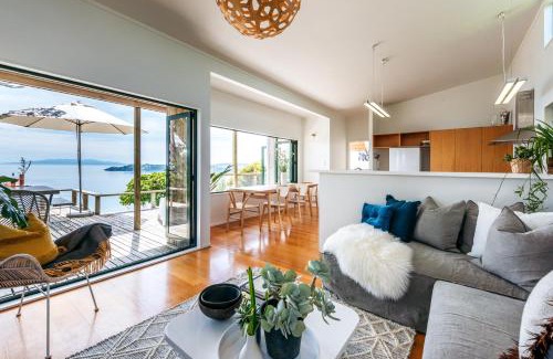 Onetangi Casa | The View - Coast & Country