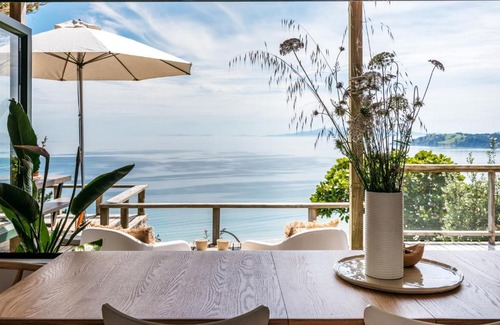 Onetangi Casa | The View - Coast & Country