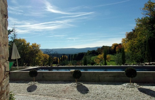Goult Casa | Vista panorámica del Luberon en el corazón de Goult, piscina privada.