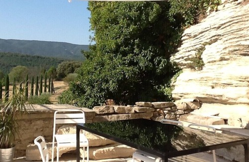Goult Casa | Vista panorámica del Luberon en el corazón de Goult, piscina privada.
