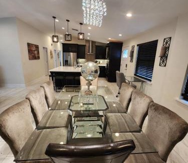 College Park Casa | The Villa Orlando@College Park. Sleeps16