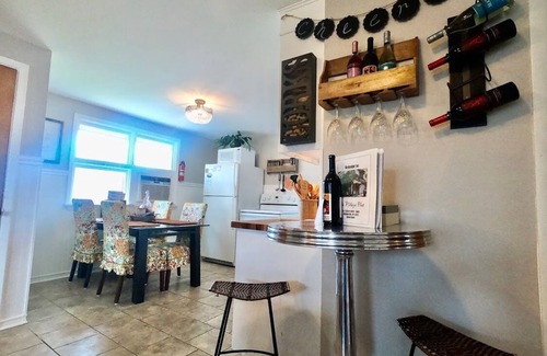 Williamsville Apartamento | The Village Flat *BEST SPOT IN WNY!*