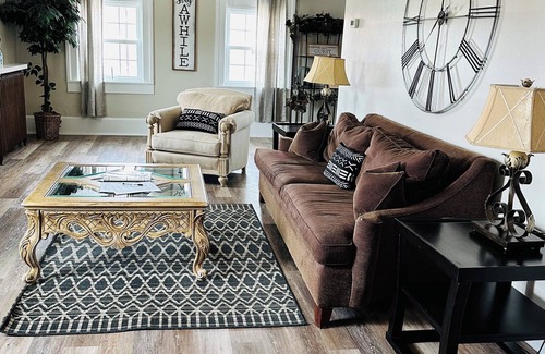 New London Apartamento | The Village Loft - A Charming Boutique Loft in New London Ohio