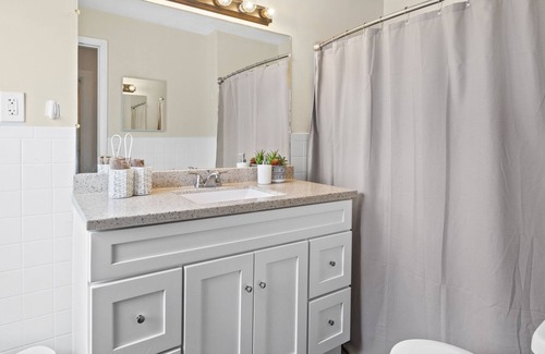 Palmyra Apartamento | The Village Loft: A Walkable Stay in Palmyra