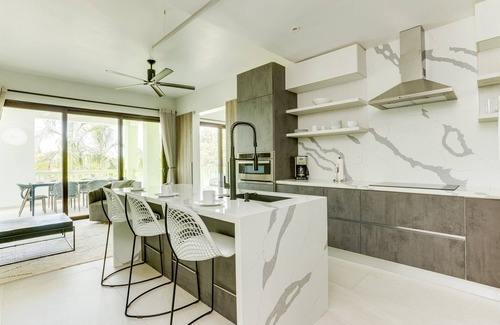 Cocoplum Condominio | The Villas at Cocoplum 'Whale Shark' Apartment 121