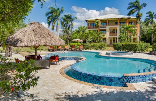 Cocoplum Condominio | The Villas at Cocoplum 'Whale Shark' Apartment 121