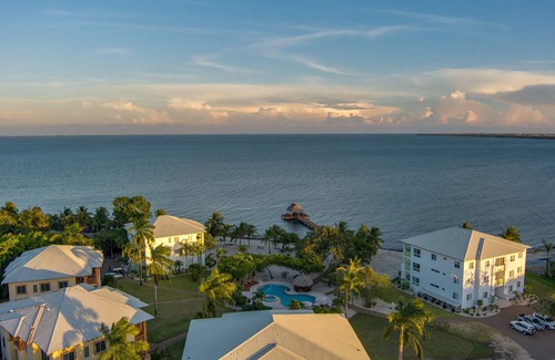 Cocoplum Condominio | The Villas at Cocoplum 'Whale Shark' Apartment 121