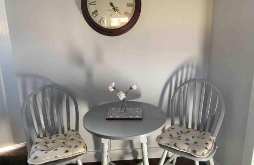 Hopton Casa | The Vineyard, 1 bedroom cottage with hot tub