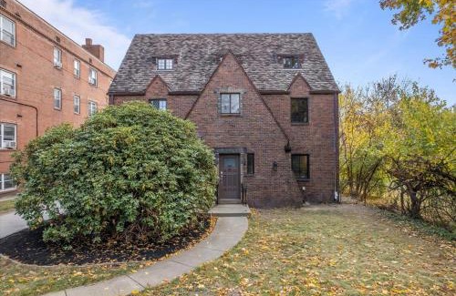 Shadyside Apartamento | The Walnut Suites - The Emerald Suite