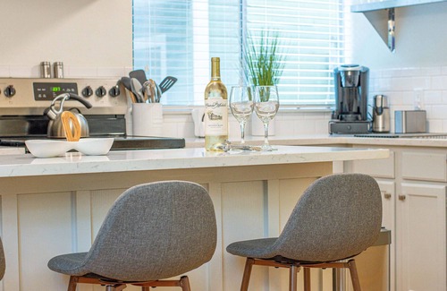 Fayetteville Apartamento | The Wanderer - Walk To Downtown - On Bike Trail