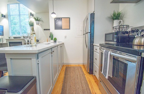 Fayetteville Apartamento | The Wanderer - Walk To Downtown - On Bike Trail