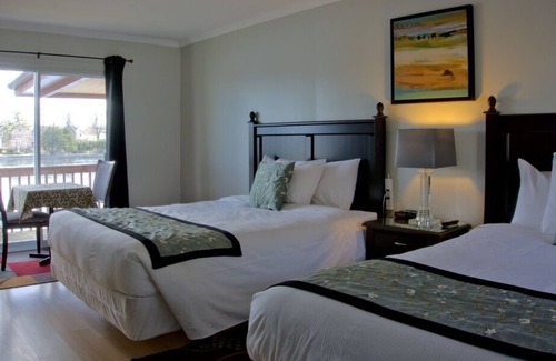 Campbellford Hotel | The Water's Edge Inn