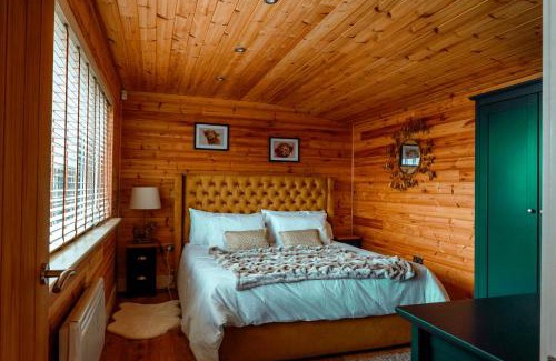 Fence Cabina | The Wellsprings Lodges and Restaurant