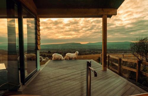 Fence Cabina | The Wellsprings Lodges and Restaurant