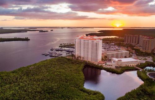 Pelican Complejo | The Westin Cape Coral Resort at Marina Village