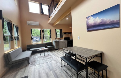 Westport Cabina | The Westport Pearl, a cozy, quiet neighborhood. Like bringing the outdoors in.