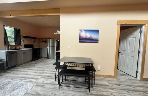 Westport Cabina | The Westport Pearl, a cozy, quiet neighborhood. Like bringing the outdoors in.
