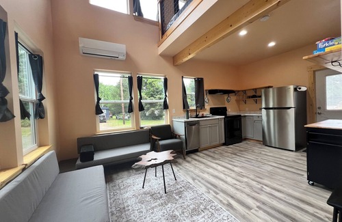 Westport Cabina | The Westport Pearl, a cozy, quiet neighborhood. Like bringing the outdoors in.