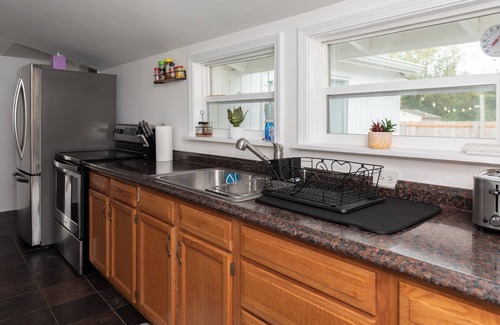 Westport Casa | The Westport Whitehouse - Spacious home w/ 2 rooms & 4 beds