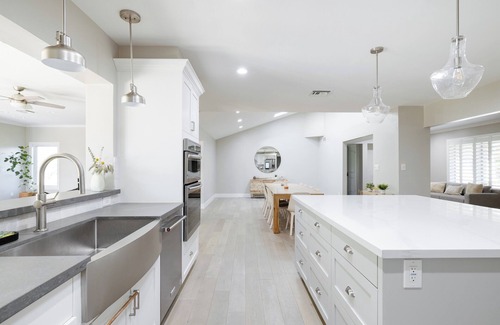 Alhambra Casa | The Westwind by LuxeKey | Central Phoenix Boho Home w/ Pool, Spa & Casita