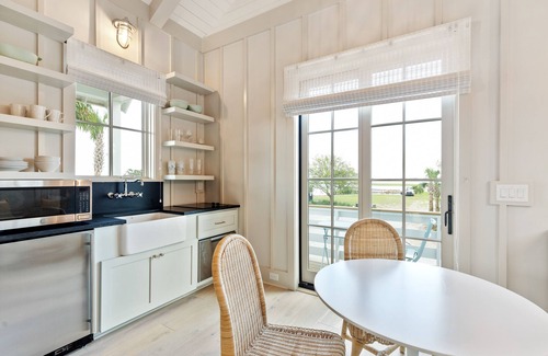 Johns Island Casa | “The Whimbrel” (3043 Southerly Way) 2 person creekside bungalow at Kiawah River
