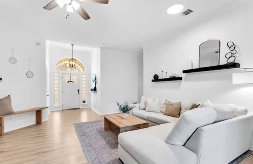 Grapevine Casa | The White Haven