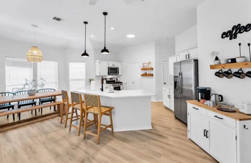 Grapevine Casa | The White Haven