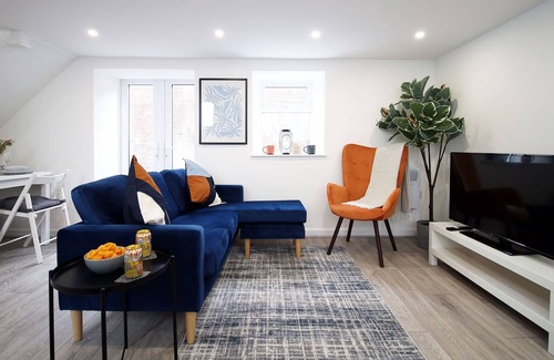 Hirwaun Casa | The White House by Tŷ SA