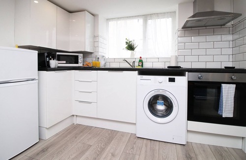 Hirwaun Casa | The White House by Tŷ SA